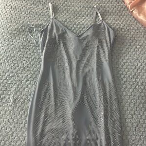 V cut dress